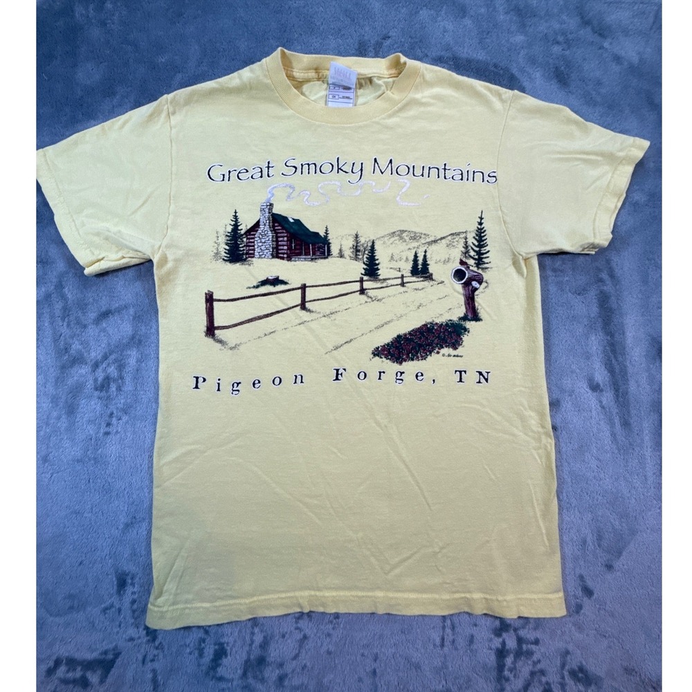 Fruit of the Loom Great Smoky Mountains Pigeon Forge TN Graphic T-Shirt Yellow S